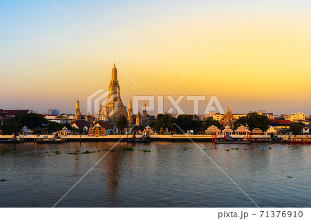 Wat Arun with Chao Phraya river at sunrise in Bangkok, Thailand Wat Arun with Chao Phraya river at sunrise in Bangkok, Thailand 71376910