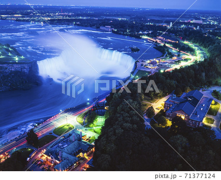 カナダ スカイロンタワーからカナダ滝夜景 カナダ スカイロンタワーからカナダ滝夜景 71377124