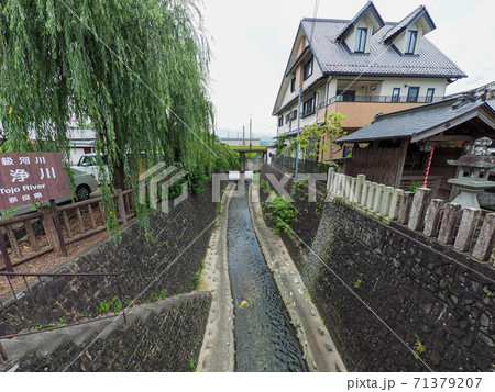 五條新町通りの町並み 71379207