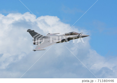 雲上のフランス空軍ラファールC 71380446