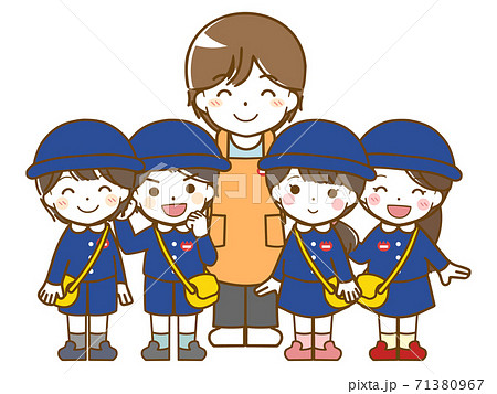 男性保育士と幼稚園児たち 71380967
