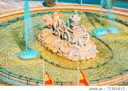 Cibeles Fountain (Fuente de La Diosa Cibeles, Fontano Cibelo) an Cibeles Fountain (Fuente de La Diosa Cibeles, Fontano Cibelo) an 71381613