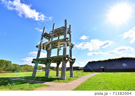 世界文化遺産三内丸山遺跡　特別史跡三内丸山遺跡　大型掘立柱建物　縄文時代のムラ　青森市三内字丸山 71382004