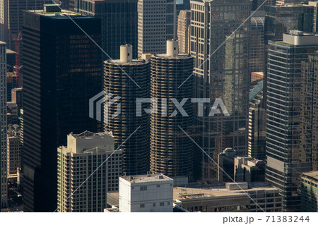 アメリカ合衆国　イリノイ州　シカゴ　 ダウンタウン　マリーナタワー 71383244