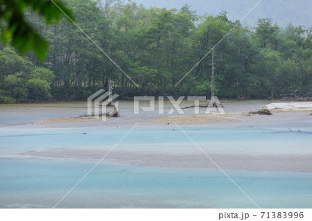 雨の上高地大正池 雨の上高地大正池 71383996