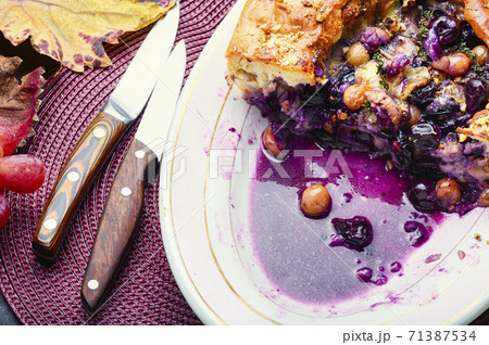 Italian grape pie 71387534