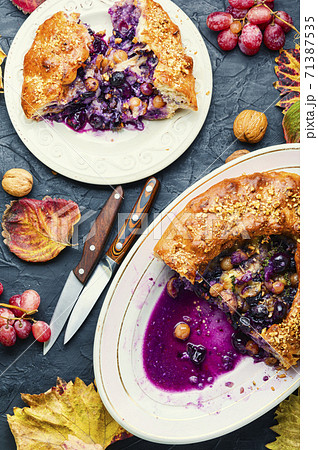 Schiacciata with grapes Schiacciata with grapes 71387535