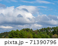 大きな雲と青空 71390796