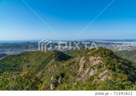 鷹ノ巣山山頂付近から見た景色（須磨アルプス・高御位山） 71391822