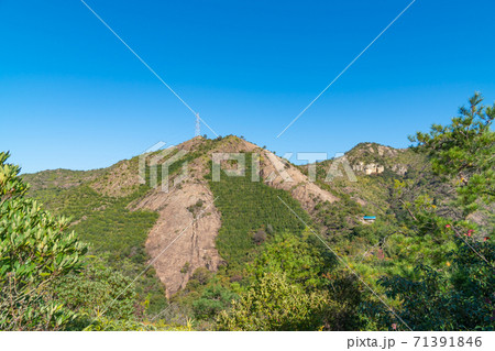 地蔵山から見た別所奥山と鷹ノ巣山（須磨アルプス・高御位山） 71391846