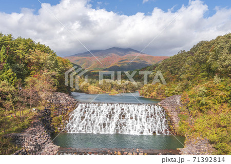 横川渓谷の紅葉の写真素材