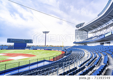 野球場の内野スタンド (ECOスタジアム新潟) 71393549