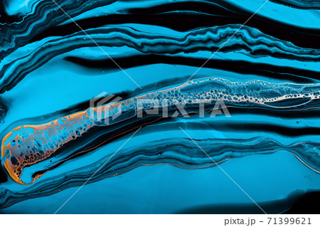 Fluid Art. Golden bubble wave in abstract ocean of blue paint. Marble effect background or texture 71399621
