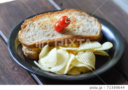 egg and cheese toast, egg and cheese toast sandwich 71399644