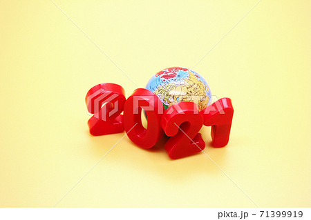 2021 new year's number next to the toy globe . 2021 new year's number next to the toy globe . 71399919