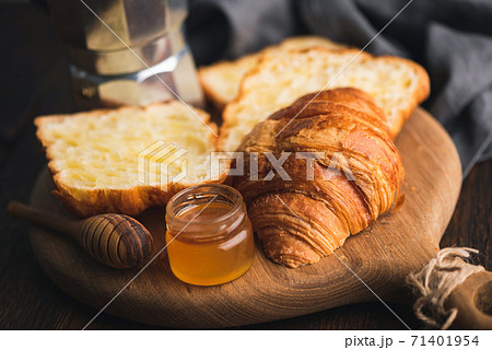 Croissants with jam on wooden board 71401954