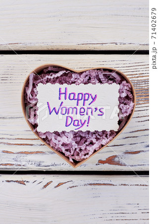 Heart-shaped decorative box. 71402679