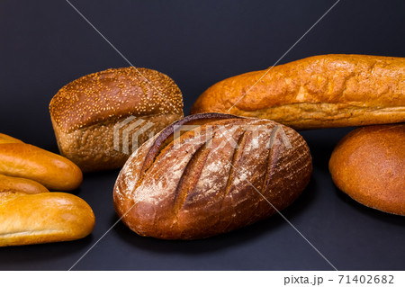 Different types of bread. 71402682