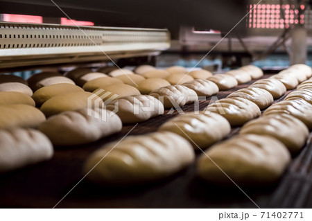 Manufacture of bread. 71402771
