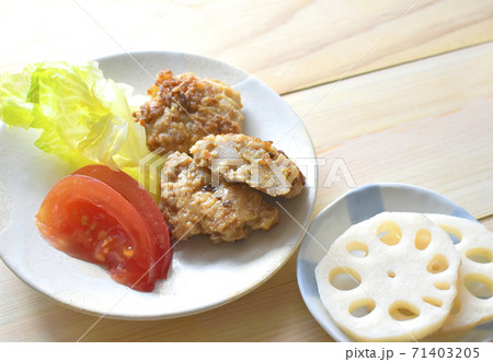 シャキシャキ歯ごたえのある根菜 レンコンのハンバーグ シャキシャキ歯ごたえのある根菜 レンコンのハンバーグ 71403205