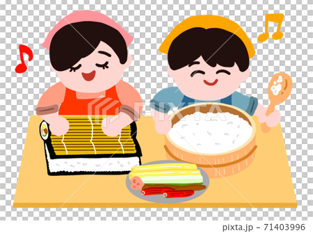 手作り恵方巻　仲良く恵方巻を作る兄弟 71403996