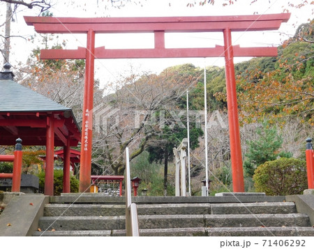 長門豊川稲荷の朱塗の鳥居 長門豊川稲荷の朱塗の鳥居 71406292
