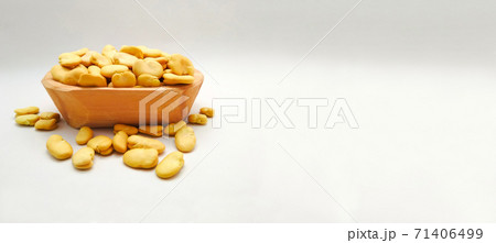Broad Beans, Also called Fava or Windsor Bean in wooden bowl on white background. copy space Broad Beans, Also called Fava or Windsor Bean in wooden bowl on white background. copy space 71406499