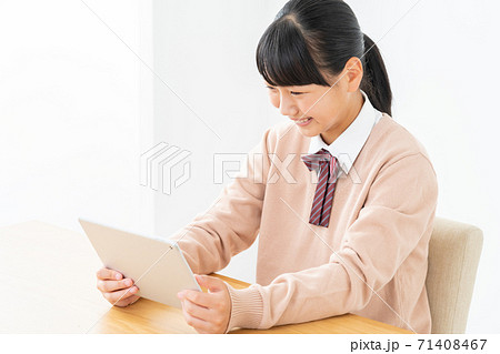 中学生 高校生 女性 勉強 受験 教育 学習 中学生 高校生 女性 勉強 受験 教育 学習 71408467