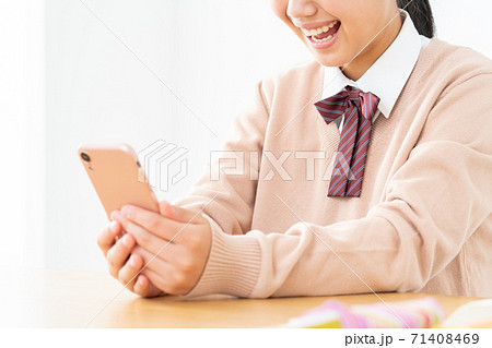 中学生 高校生 女性 勉強 受験 教育 学習 中学生 高校生 女性 勉強 受験 教育 学習 71408469