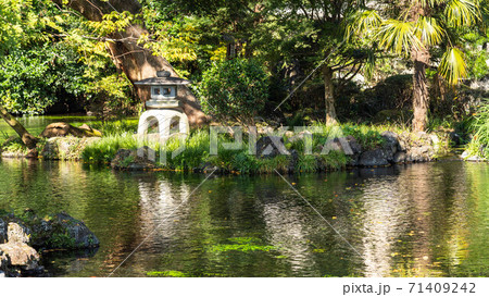 富士山本宮浅間大社の湧玉池 富士山本宮浅間大社の湧玉池 71409242