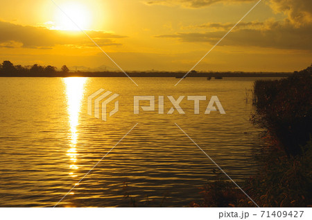 大潟村の海潟の朝景 71409427