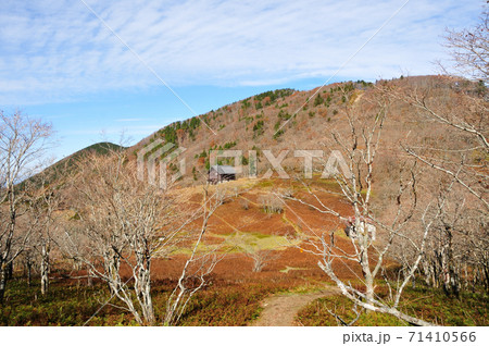 明神平から水無山を望む 明神平から水無山を望む 71410566