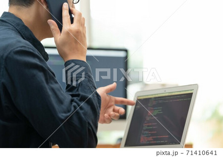 システムエンジニアの男性【手元】 71410641