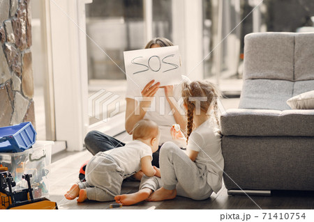 Mother with children stay at home on quarantine 71410754