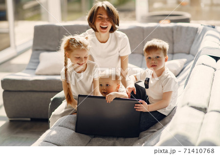 Mother with children stay at home on quarantine 71410768