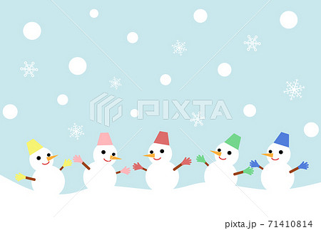 5体の雪だるまと雪の背景のイラスト素材