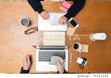 オフィス 俯瞰 ソーシャルディスタンス オフィス 俯瞰 ソーシャルディスタンス 71411254