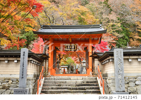 大峰山　秋の龍泉寺総門 71412145