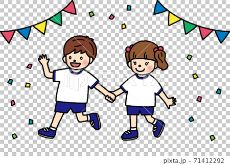運動会で手をつなぐ男の子と女の子 71412292