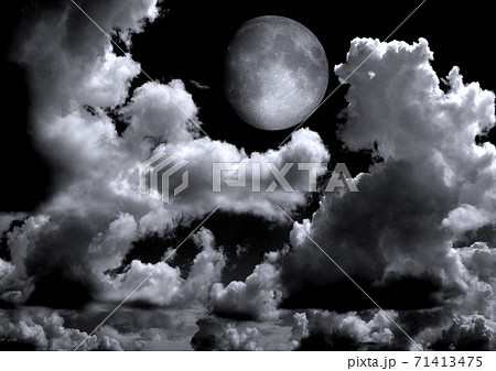 The moon in the night skyのイラスト素材 [71413475] - PIXTA