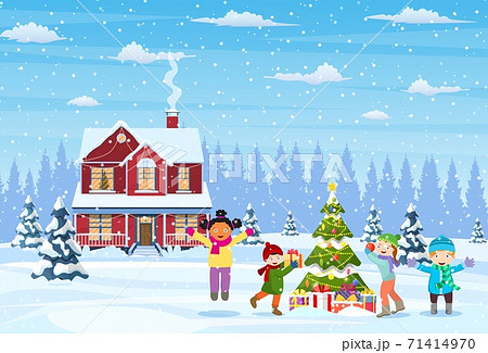 kids decorating a Christmas tree 71414970