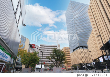 都市風景　中池袋公園　ハレザ池袋周辺の街並み　東京都豊島区 71415961
