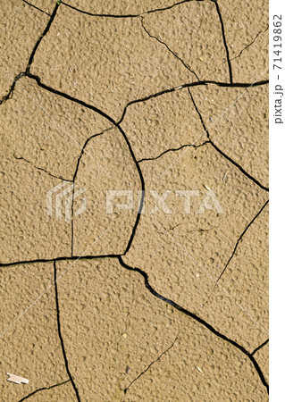 cracked soil in agricultural field cracked soil in agricultural field 71419862