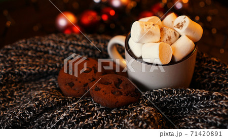 Mug with marshmallows and chocolate chip cookies on dark Christmas background 71420891