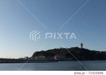 早朝の片瀬江の島 71420996