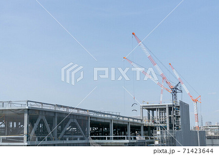 建設現場　重機　クレーン　工事 71423644