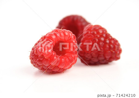 Red raspberries 71424210