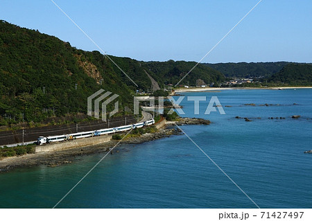 海沿いを行くパンダくろしお号 海沿いを行くパンダくろしお号 71427497