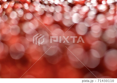 The background is with bright red and white circles, of varying sizes sideways.  71430110