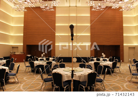 挨拶する 71432143